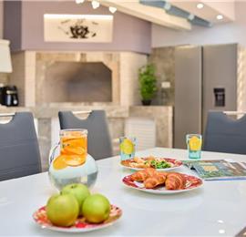 4 Bedroom Villa with pool and terrace near Dubrovnik, Sleeps 8